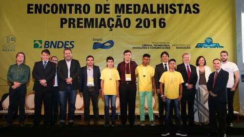 Leo no palco do Theatro Municipal do Rio, em 2017: esforço recompensado